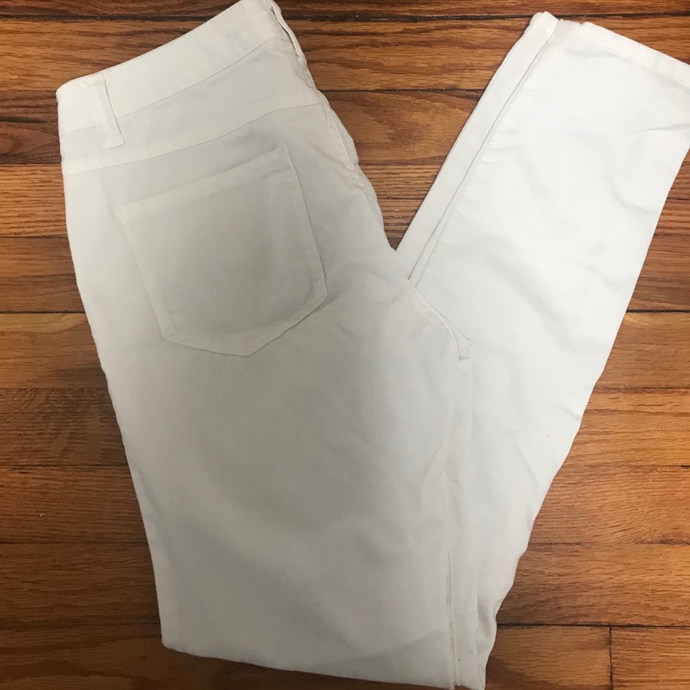 Women’s white skinny jeans